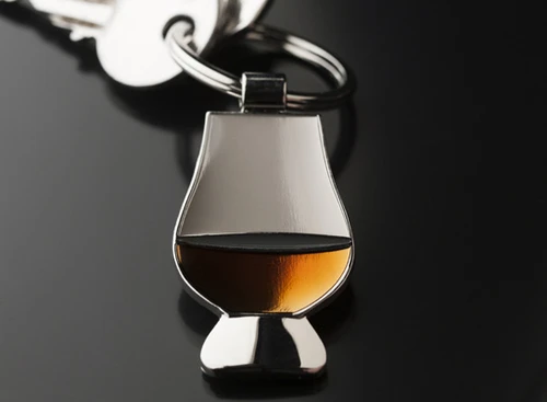 מחזיק מפתחות בצורת כוס גלנקיירן